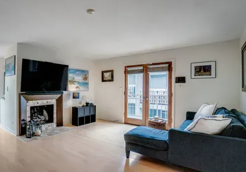 Living room before renovation
